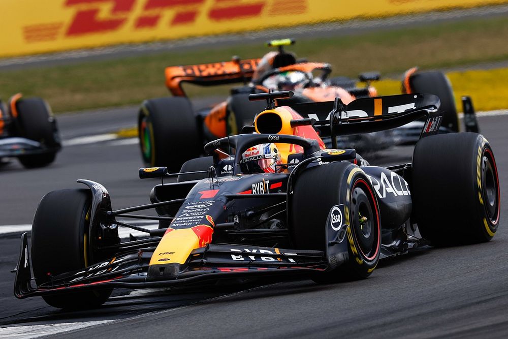 Max Verstappen, Red Bull Racing RB19, Lando Norris, McLaren MCL60