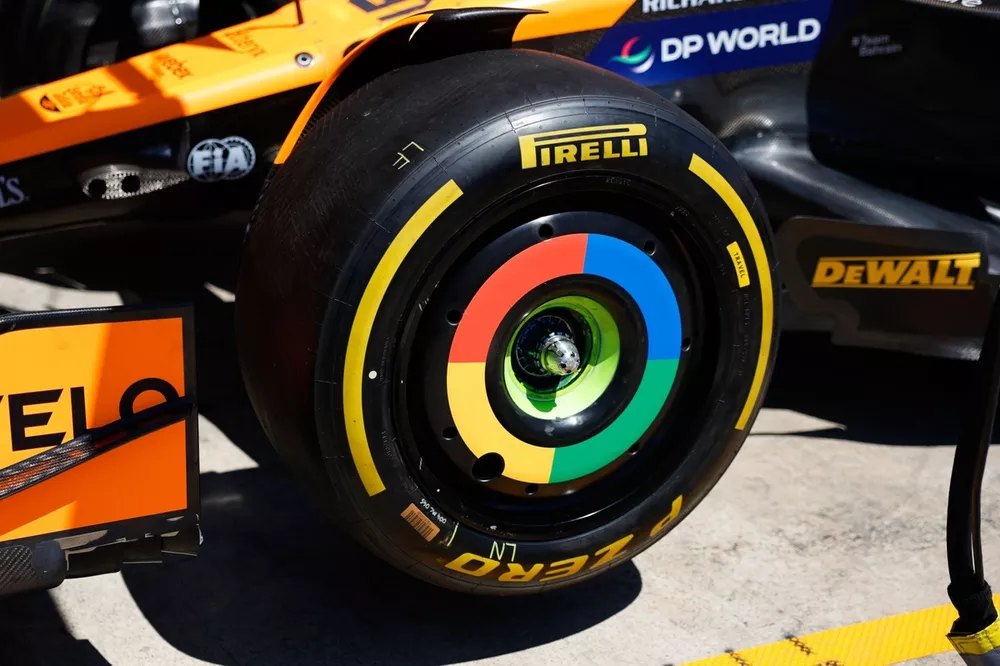 Pneumatici Pirelli P Zero Medium sulla McLaren MCL38