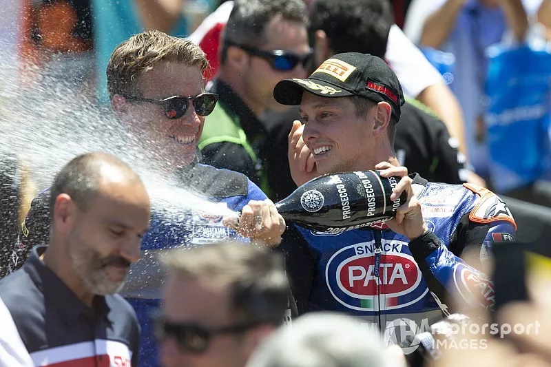 Winnaar Michael van der Mark, Pata Yamaha, Paul Denning
