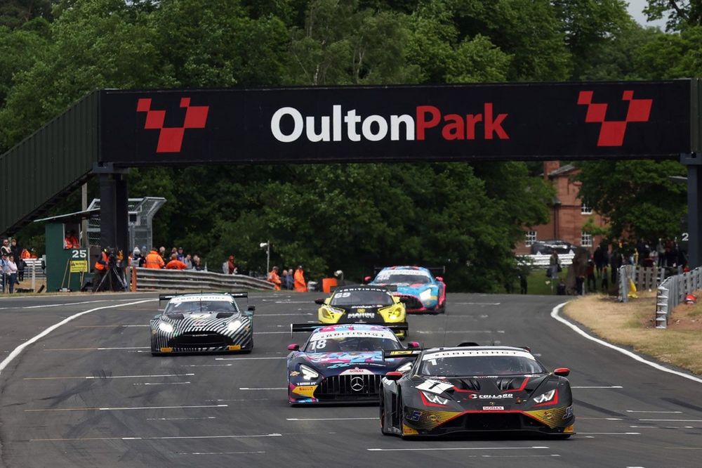 #1 Barwell Motorsport Lamborghini Huracan GT3 Evo2: Rob Collard, Hugo Cook