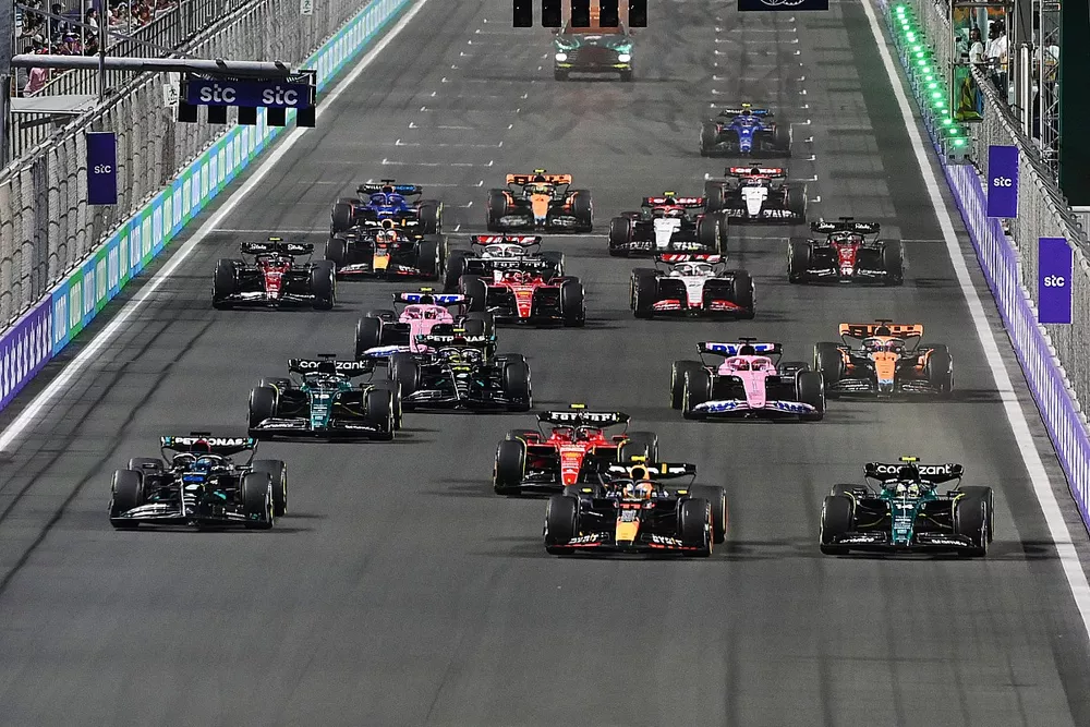 Sergio Perez, Red Bull Racing RB19, Fernando Alonso, Aston Martin AMR23, George Russell, Mercedes F1 W14, Carlos Sainz, Ferrari SF-23, Lance Stroll, Aston Martin AMR23, the rest of the field at the start