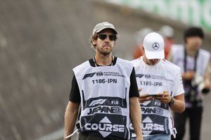 Vettel cree que "no hay razones" para que Verstappen salga de Red Bull F1