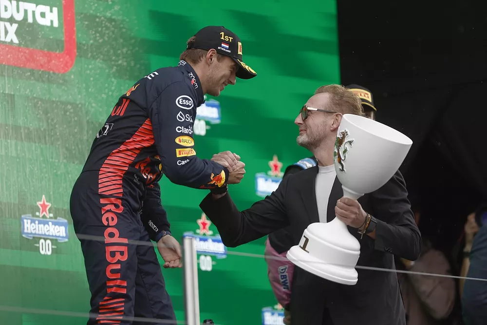 Max Verstappen, Red Bull Racing, 1st position, receives his trophy