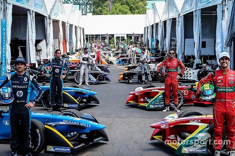 Los equipos en sesión de fotos