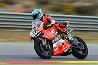 Melandri, el mejor de un viernes en Motorland pasado por agua