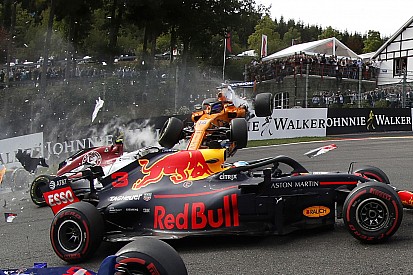 Vettel nyerte a Belga Nagydíjat Hamilton előtt: őrült rajtbaleset Spában