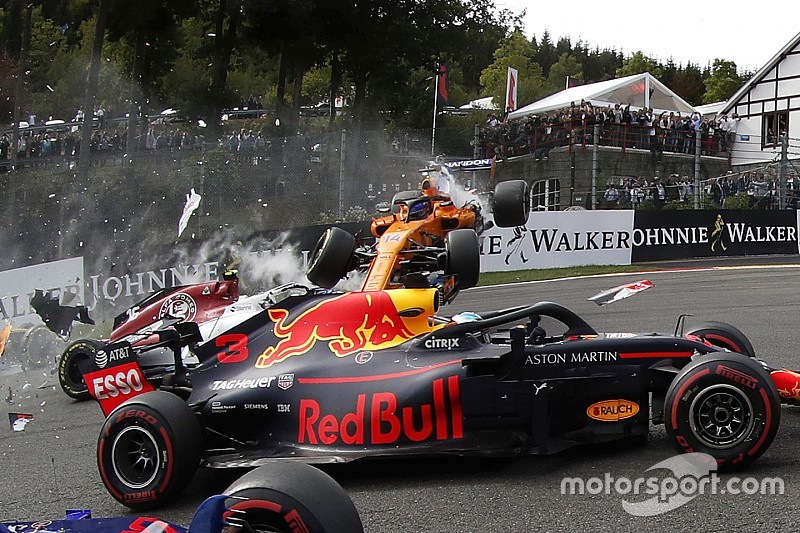 Photos - Le carambolage du départ au GP de Belgique