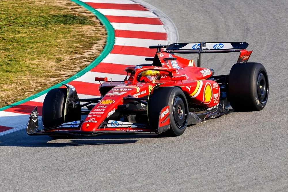 Lewis Hamilton, Ferrari SF-24 durante i test Pirelli a Barcellona