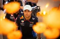 Checo P&eacute;rez no hace caso de los rumores de Tsunoda y el test con Red Bull