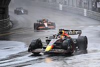 Verstappen ahora festeja con Pérez: "Es un gran resultado, me alegro por él"