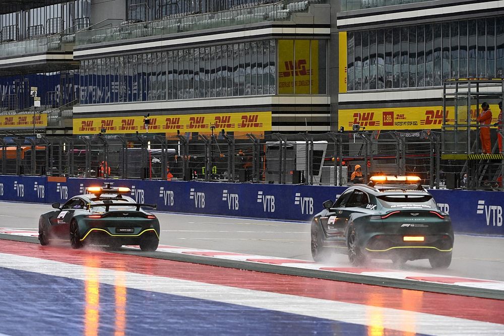 Coche de seguridad y coche médico Aston Martin