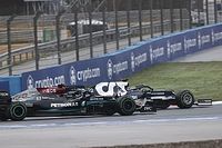 Tsunoda: "Quería mantener detrás a Hamilton tanto como pudiera"