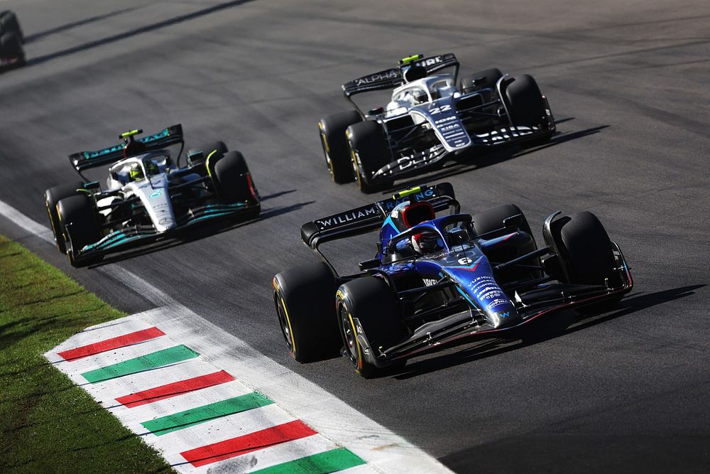 Nicholas Latifi, Williams FW44, Lewis Hamilton, Mercedes W13, Yuki Tsunoda, AlphaTauri AT03