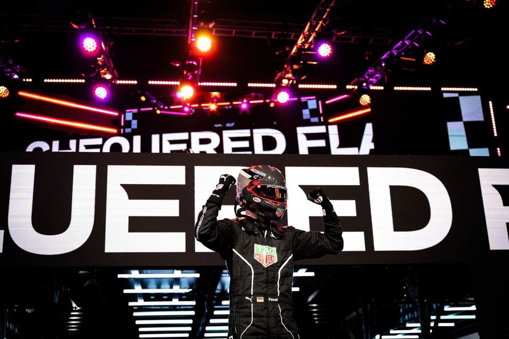 Pascal Wehrlein, Porsche, 1st position, celebrates in Parc Ferme