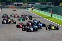 Stawka Formuły 2 w komplecie