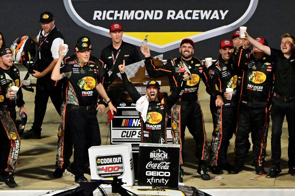 Austin Dillon, Richard Childress Racing, Bass Pro Shops Chevrolet Camaro celebrates his win