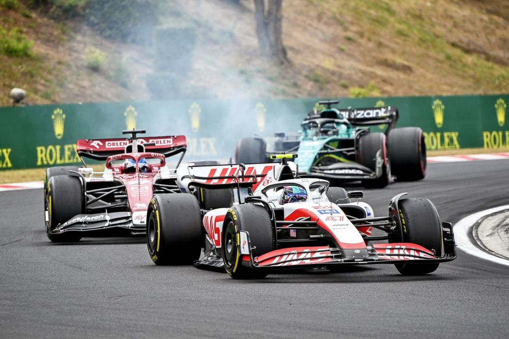 Mick Schumacher, Haas VF-22, Valtteri Bottas, Alfa Romeo C42, Lance Stroll, Aston Martin AMR22