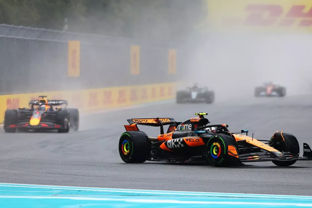 Lando Norris, McLaren, Max Verstappen, Red Bull Racing