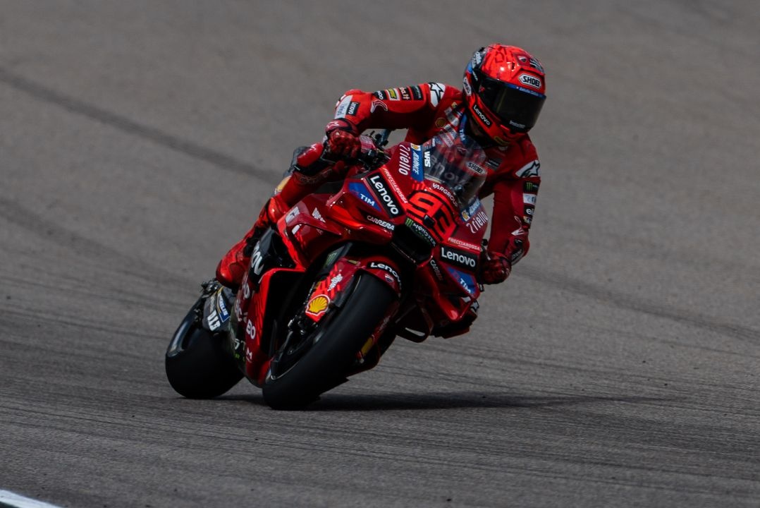MotoGP | Brno, Libere 1: Marquez al top con la pista che asciuga dopo un problema