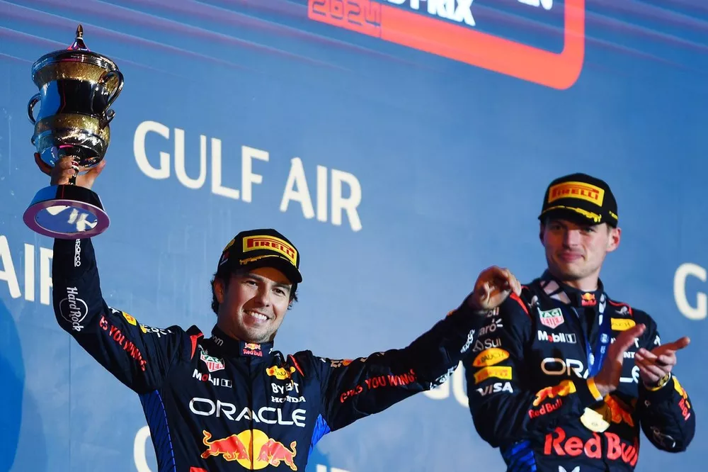 P&oacute;dio: segundo lugar Sergio Perez, Red Bull Racing