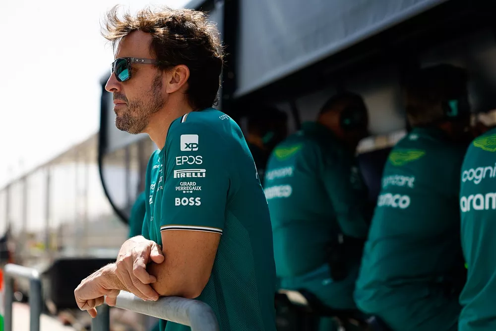 Fernando Alonso, Aston Martin F1 Team, on the pit wall