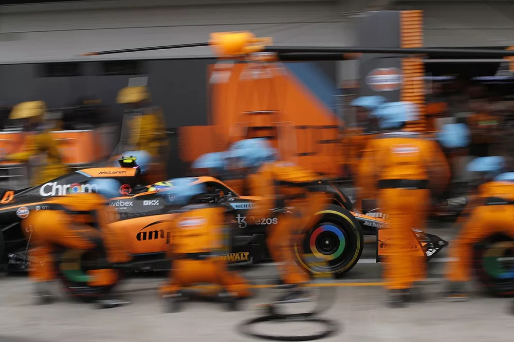 Lando Norris, McLaren MCL36, makes a stop