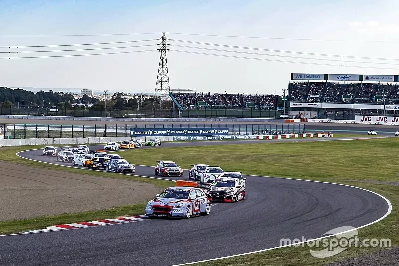 Gabriele Tarquini, BRC Racing Team Hyundai i30 N TCR, al comando