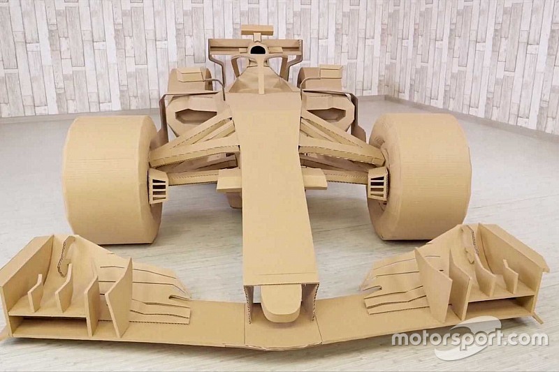 Vidéo - Il construit une Formule 1 en carton !
