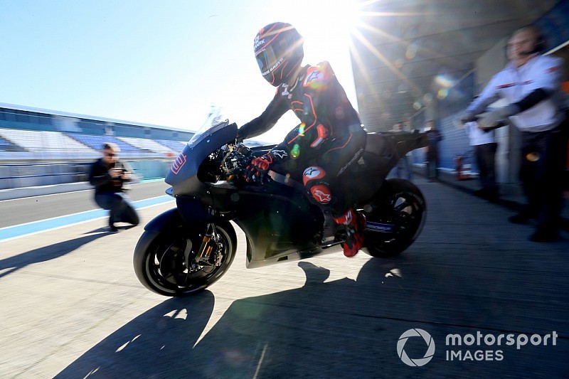 Nakagami da la sorpresa por delante de Márquez, Viñales y Lorenzo