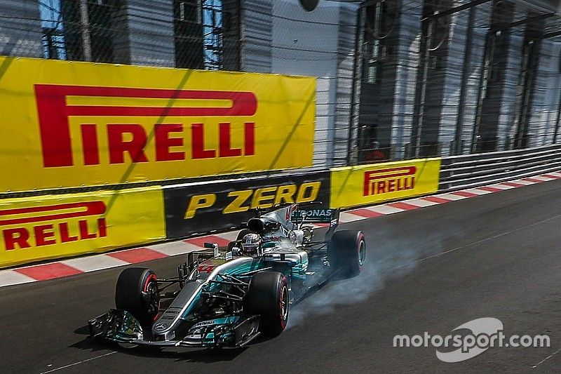 Lewis Hamilton, Mercedes-Benz F1 W08 Hybrid locks up