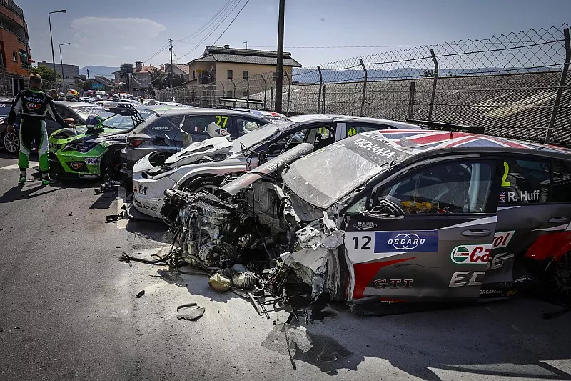Auto Rob Huff, Sébastien Loeb Racing Volkswagen Golf GTI TCR na de crash