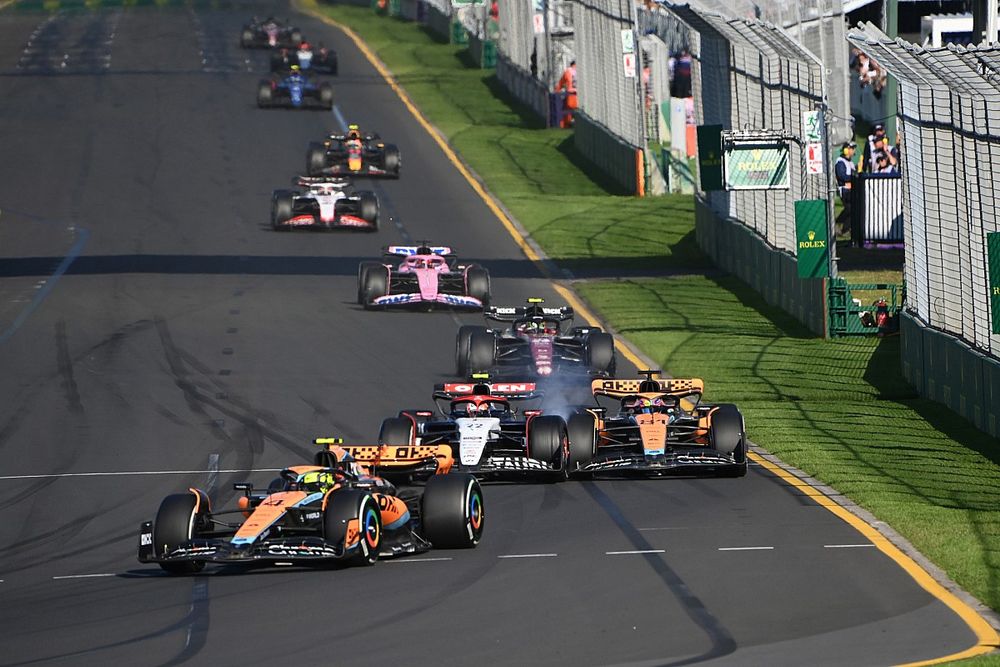 Lando Norris, McLaren MCL60, as Yuki Tsunoda, AlphaTauri AT04, Oscar Piastri, McLaren MCL60, battle for position