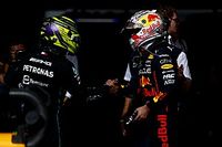 F1 - Alonso vê títulos de Verstappen como mais valiosos que os de Hamilton: "Só teve o companheiro como rival"