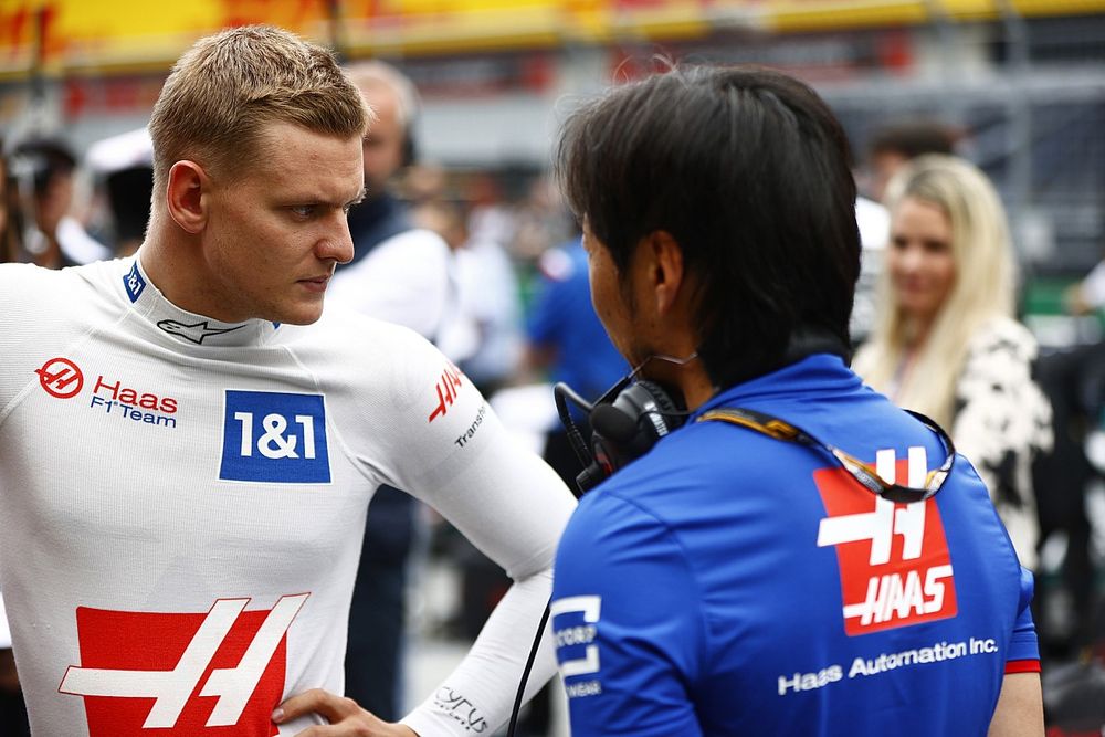 Mick Schumacher, Haas F1 Team, on the grid with Ayao Komatsu, Chief Engineer, Haas F1