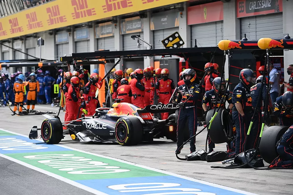 Max Verstappen, Red Bull Racing RB18, leaves his pit box after a stop