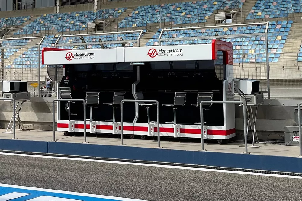 Nuevo muro de boxes de Haas