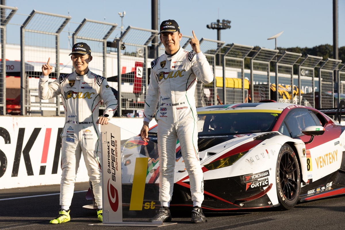 今季3勝目でGT300王座争い踏みとどまった！ 88号車JLOCの小暮