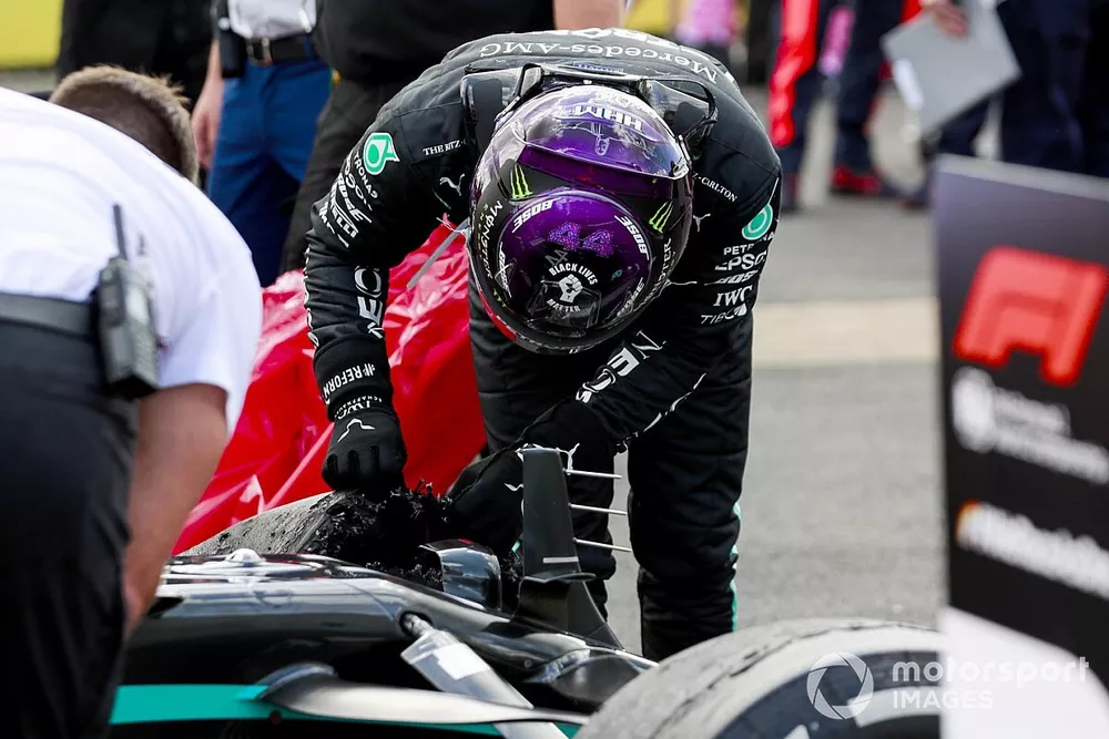 Race Winner Lewis Hamilton, Mercedes-AMG F1 looking at the damages tyre on hic car in Parc Ferme