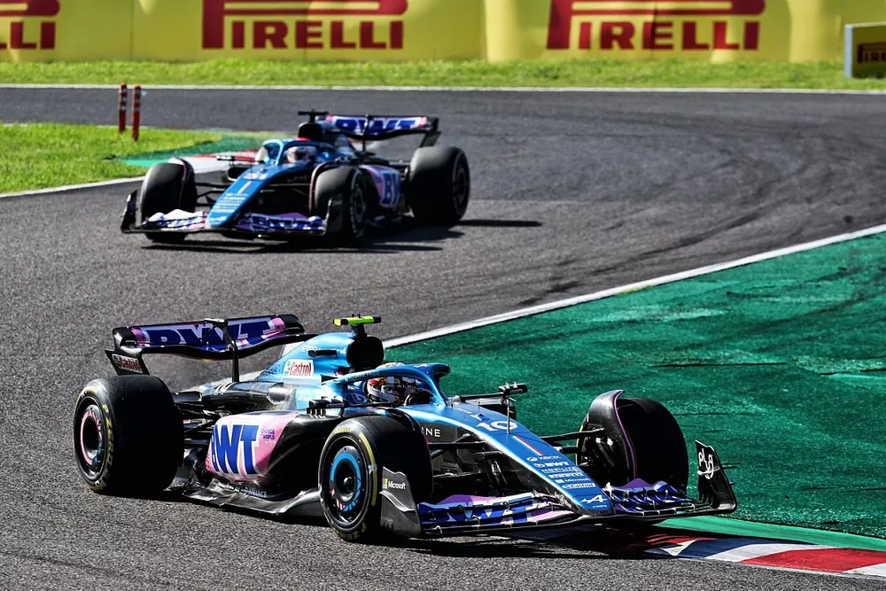 Pierre Gasly, Alpine A523, Esteban Ocon, Alpine A523