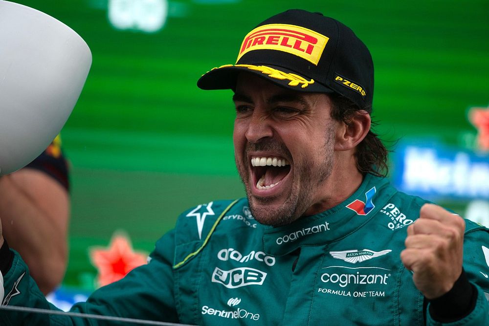 Podio: segundo lugar  Fernando Alonso, Aston Martin F1 Team