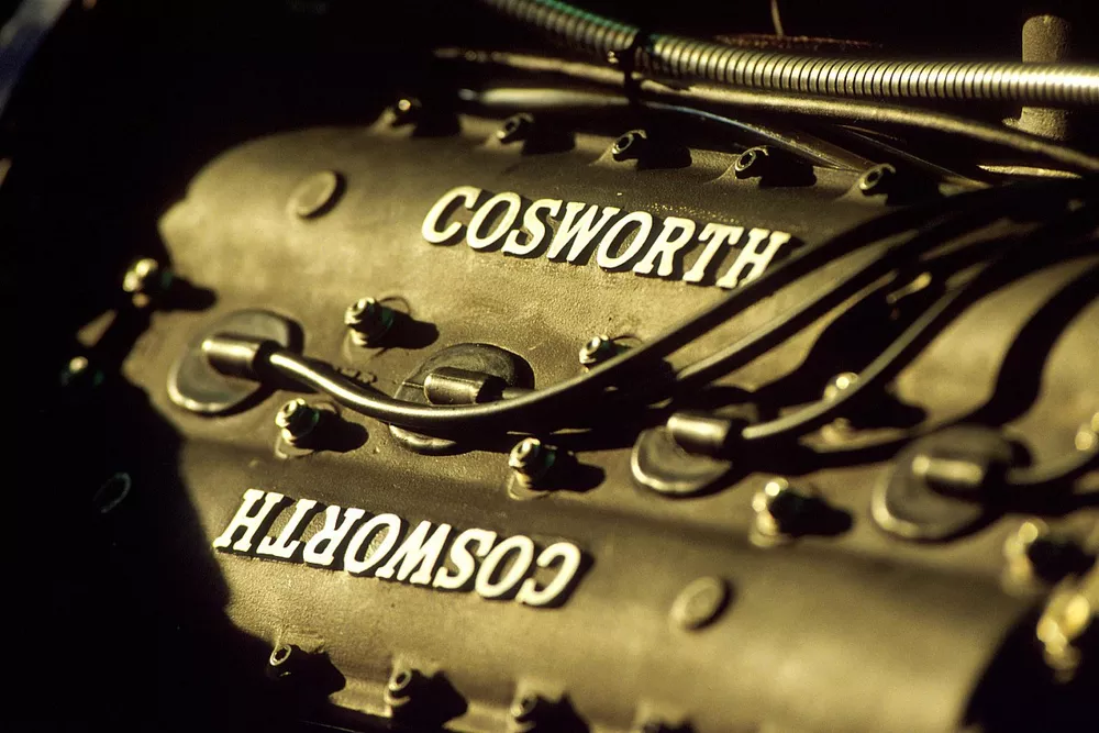 De Cosworth V8 motor