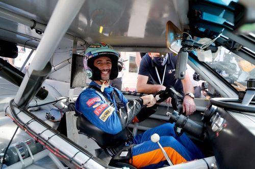 V&iacute;deo: Ricciardo disfruta con el NASCAR de Dale Earnhardt en Austin