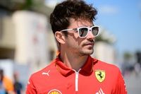 F1: Leclerc admite que Mercedes tem ritmo de volta "um pouco surpreendente"