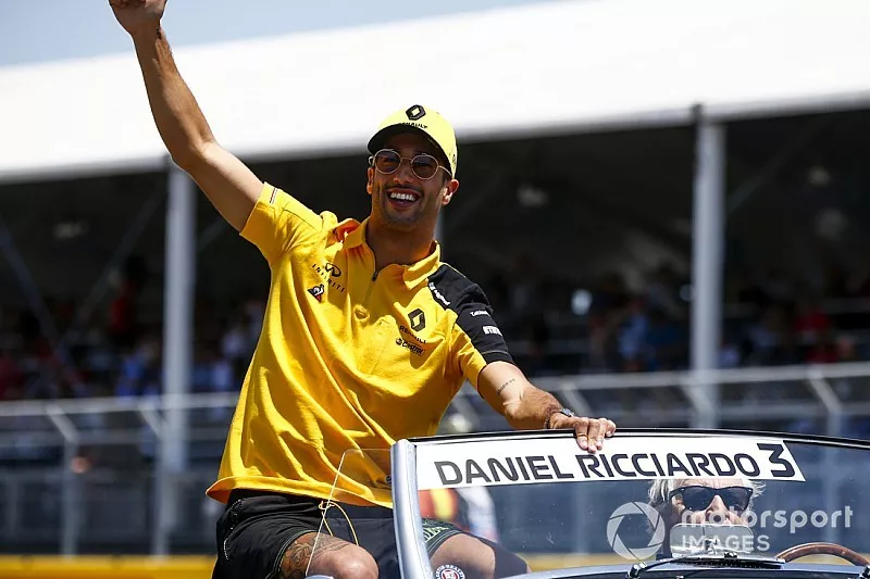 Daniel Ricciardo, Renault F1 Team, lors de la parade des pilotes