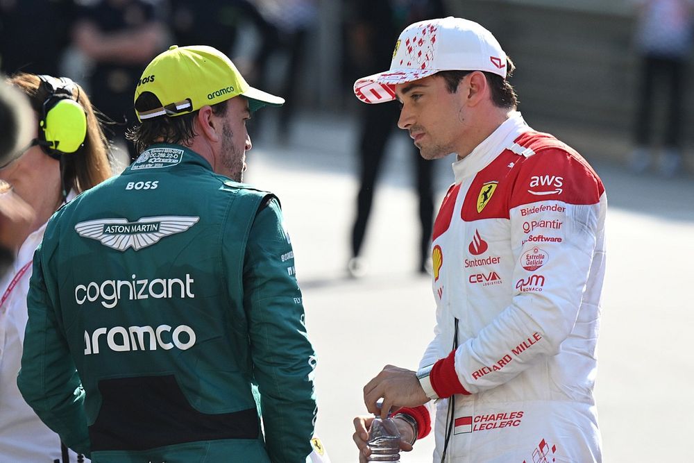 Fernando Alonso, Aston Martin F1 Team, Charles Leclerc, Scuderia Ferrari, conversa após a classificação