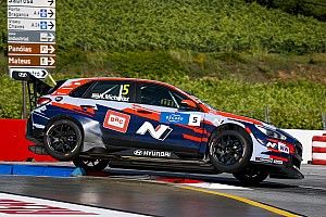 Pole y r&eacute;cord para Michelisz en el WTCR