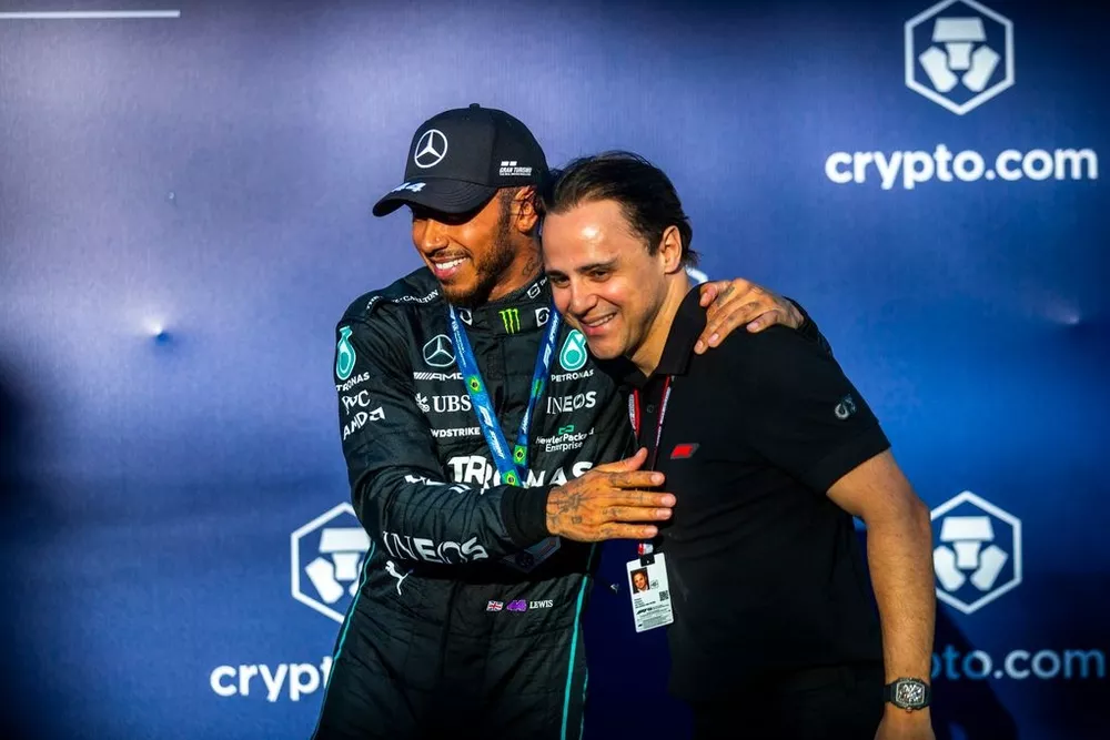 Lewis Hamilton, Mercedes AMG, 3&ordf; posici&oacute;n, con Felipe Massa tras el Sprint