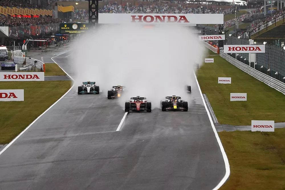 Max Verstappen, Red Bull Racing RB18, battles with Charles Leclerc, Ferrari F1-75