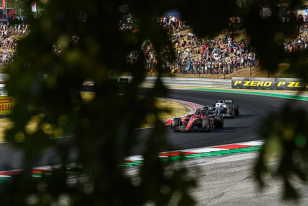 Charles Leclerc, Ferrari F1-75, Pierre Gasly, AlphaTauri AT03