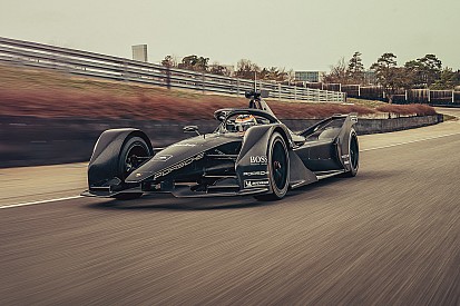 In beeld: Porsche geeft Formule E-wagen de sporen